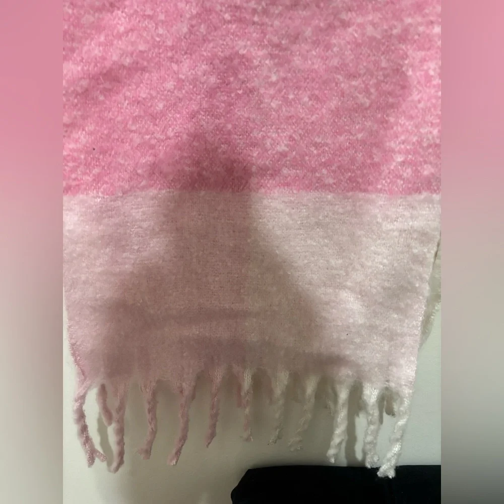 Steve Madden Pink and Cream Scarf Brand New